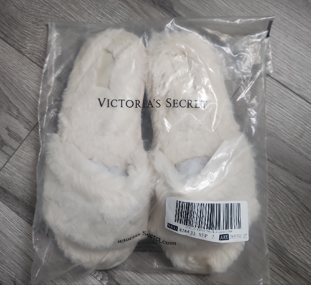 Victoria's Secret White Fuzzy Slippers